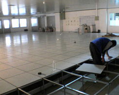 防靜電高架活動機(jī)房地板安裝與維護(hù)工程及靜電機(jī)房設(shè)備購銷解決方案